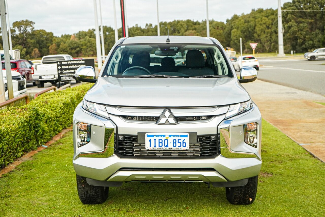 Mitsubishi Triton image 2