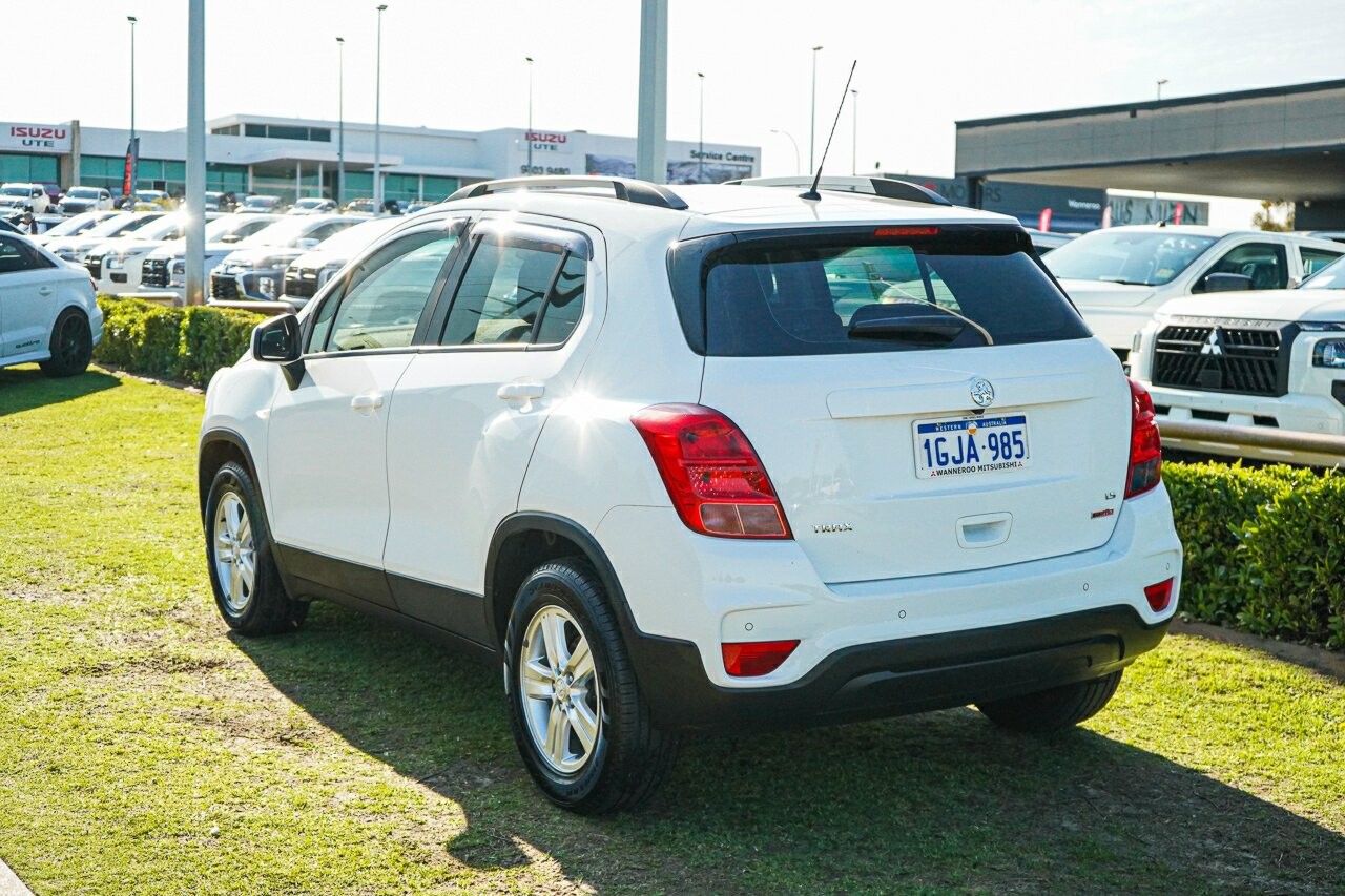 Holden Trax image 4