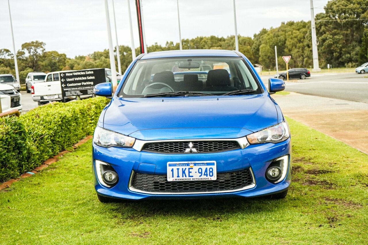 Mitsubishi Lancer image 2