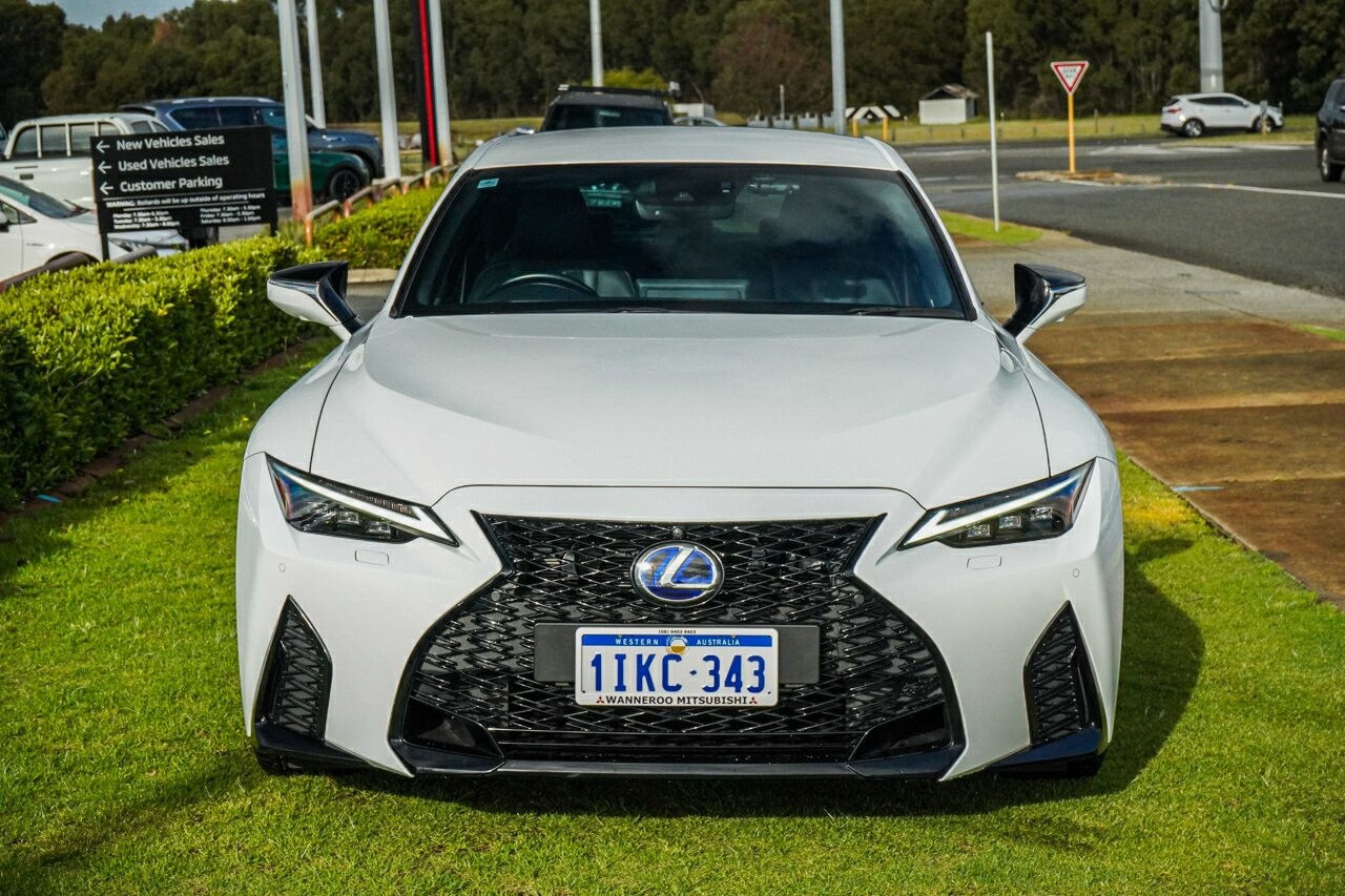 Lexus Is image 2