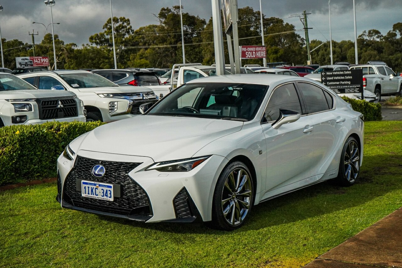 Lexus Is image 3