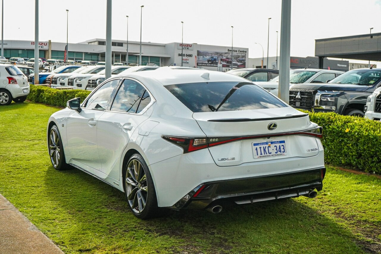 Lexus Is image 4