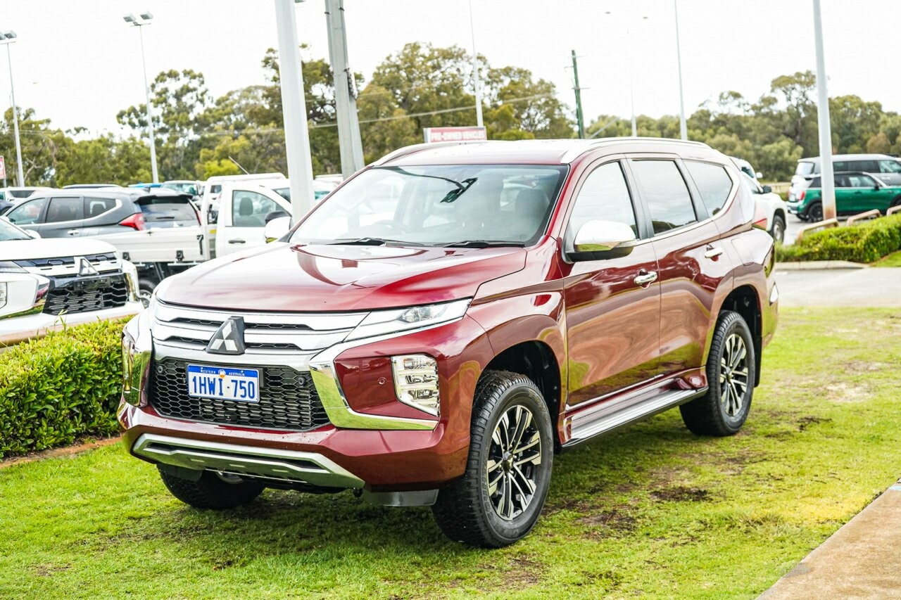 Mitsubishi Pajero Sport image 3