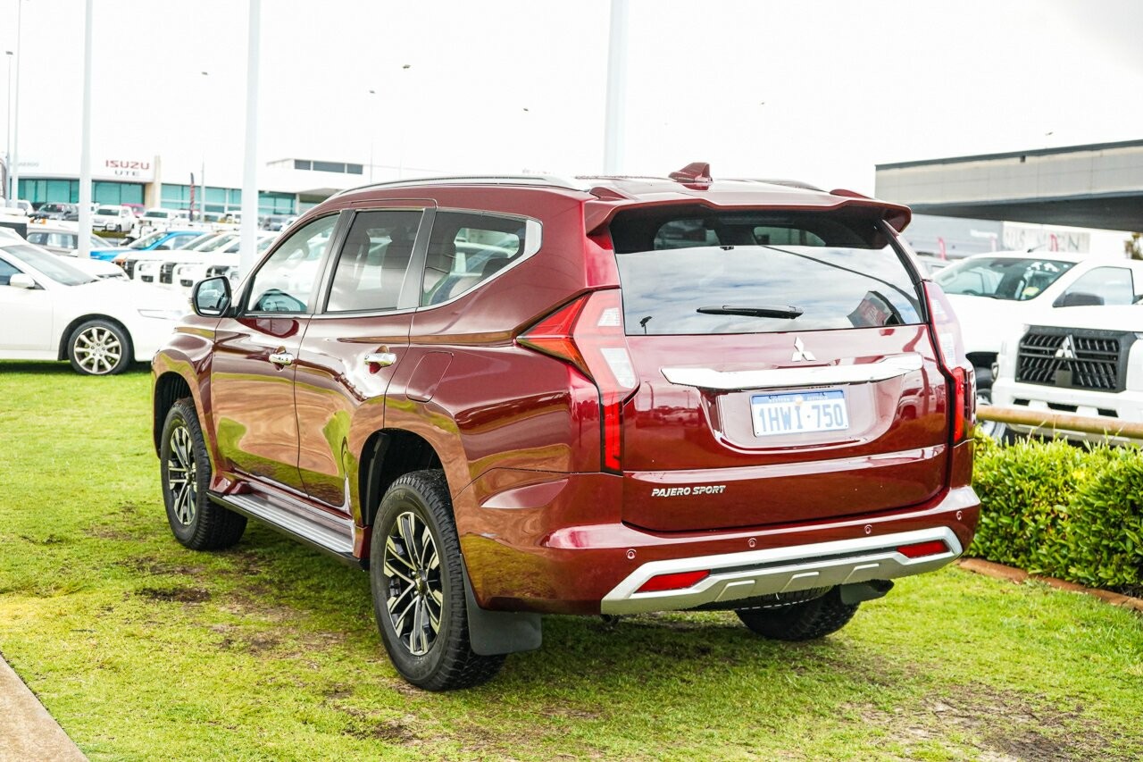 Mitsubishi Pajero Sport image 4