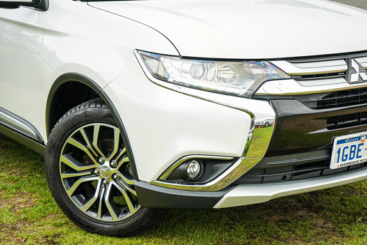 Mitsubishi Outlander image 2