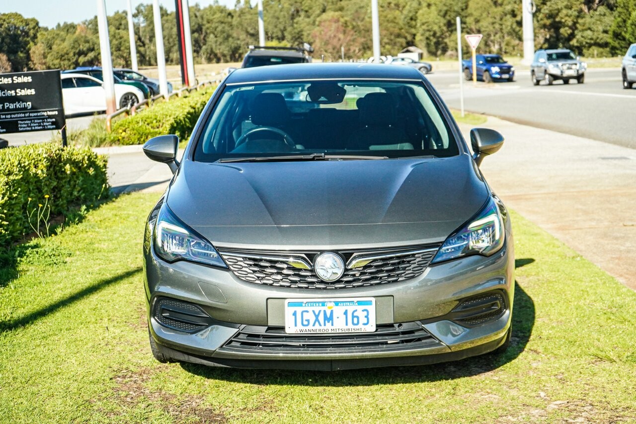 Holden Astra image 2