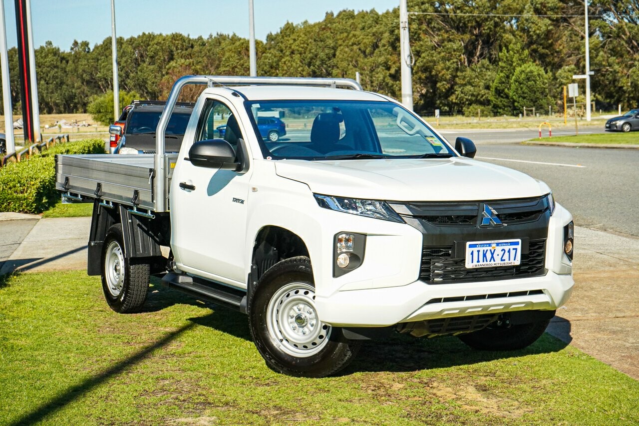 Mitsubishi Triton image 1