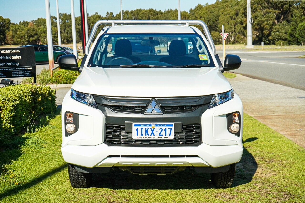 Mitsubishi Triton image 2