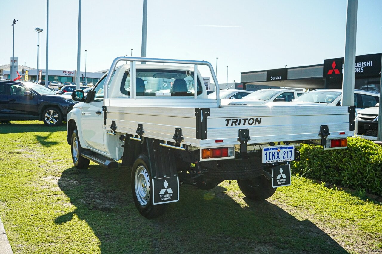 Mitsubishi Triton image 4