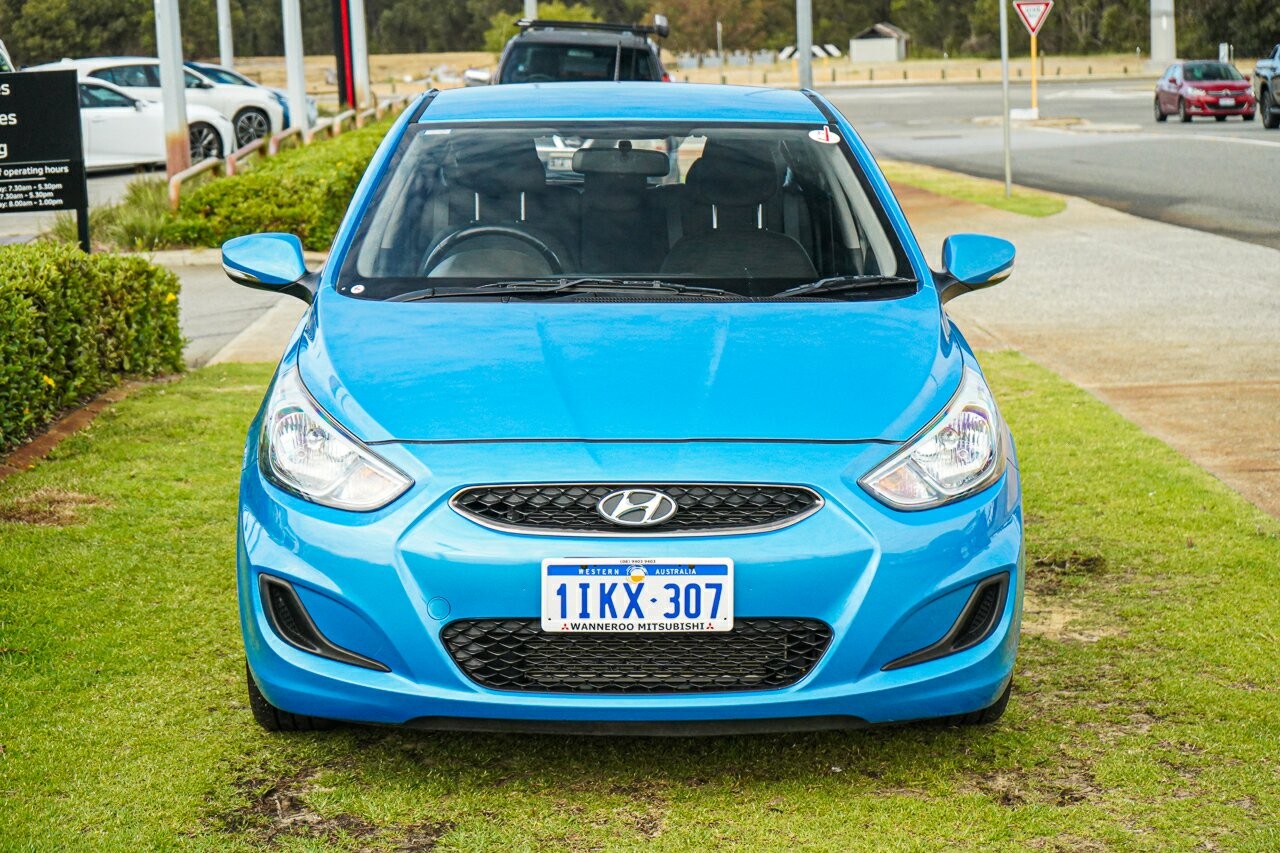 Hyundai Accent image 2