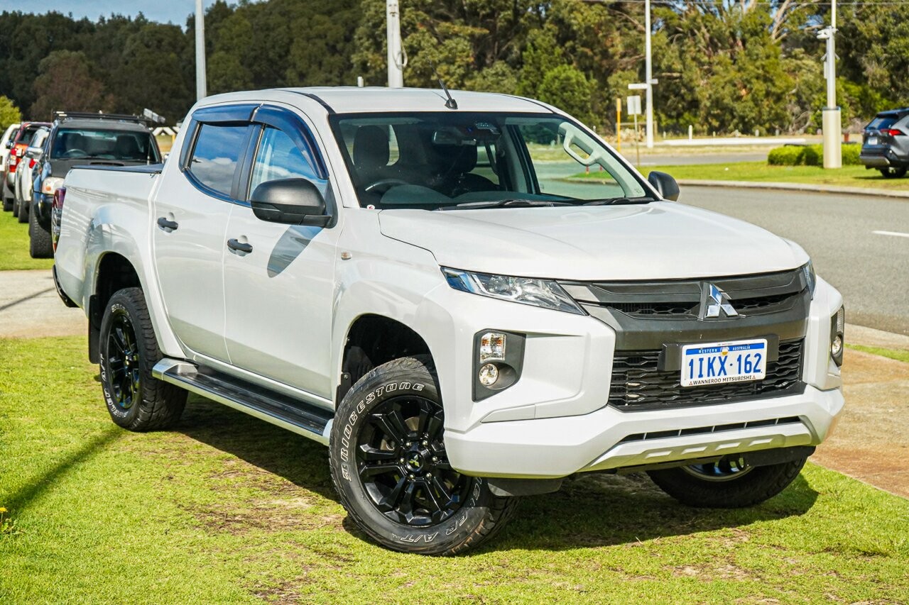 Mitsubishi Triton image 1