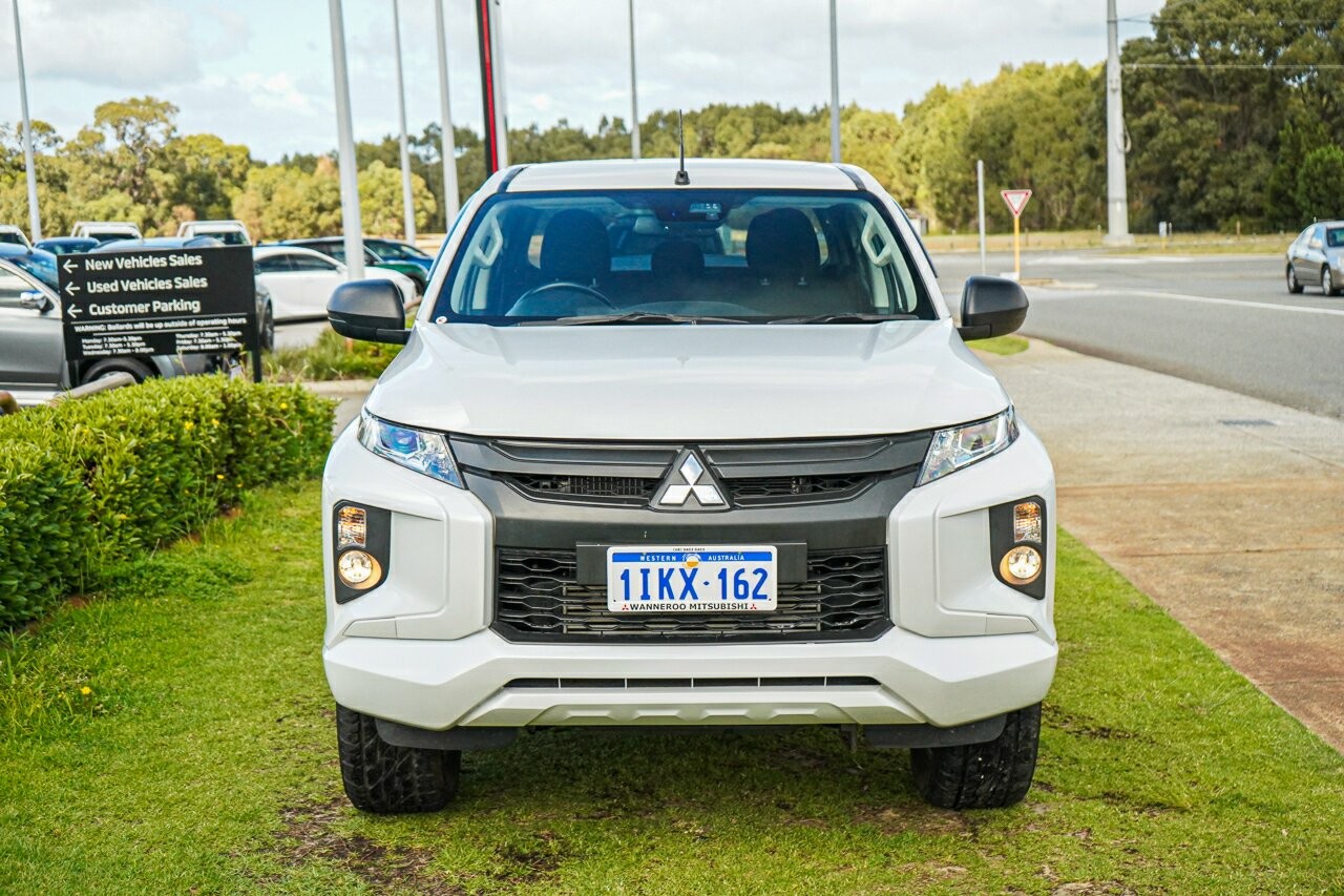 Mitsubishi Triton image 2