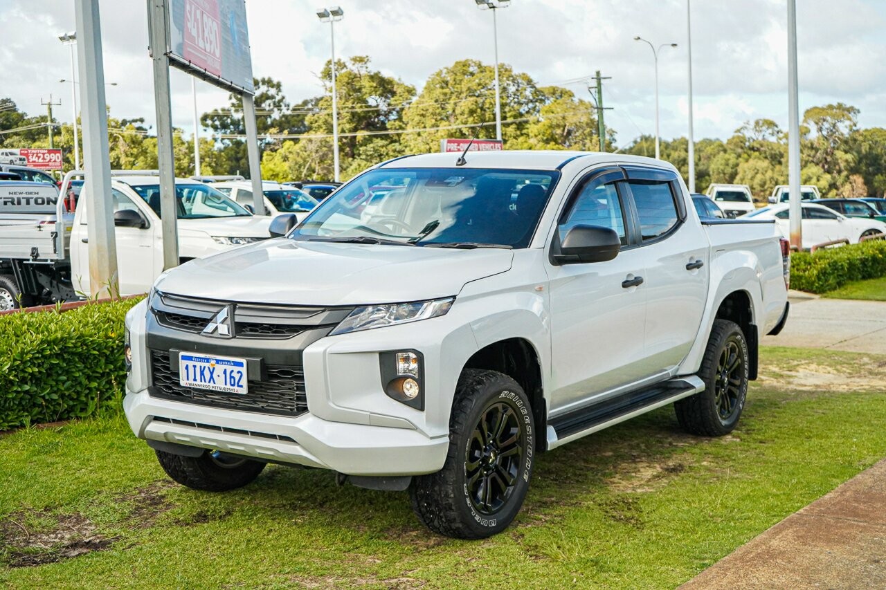 Mitsubishi Triton image 3