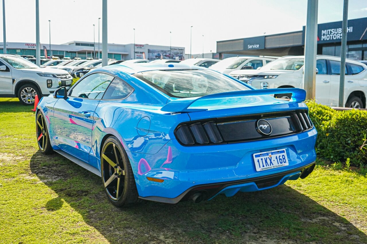 Ford Mustang image 3