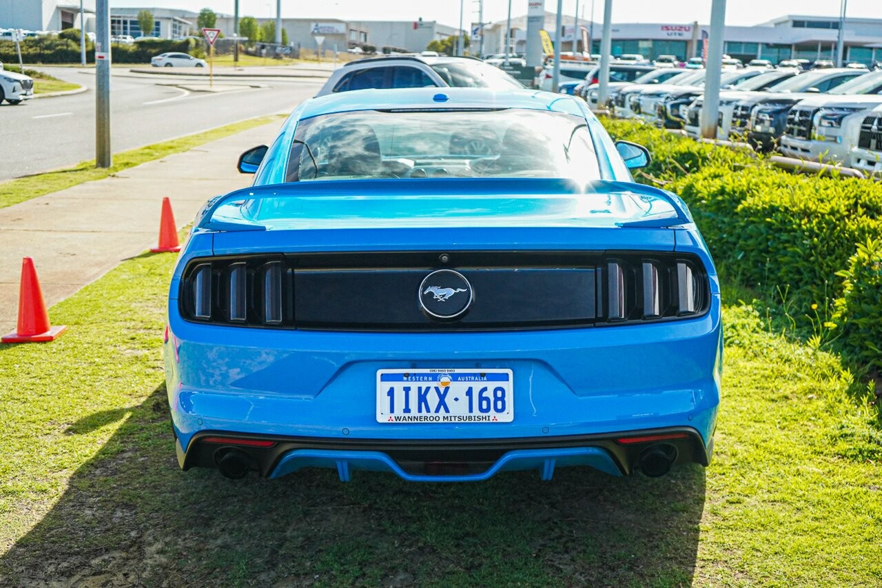 Ford Mustang image 4