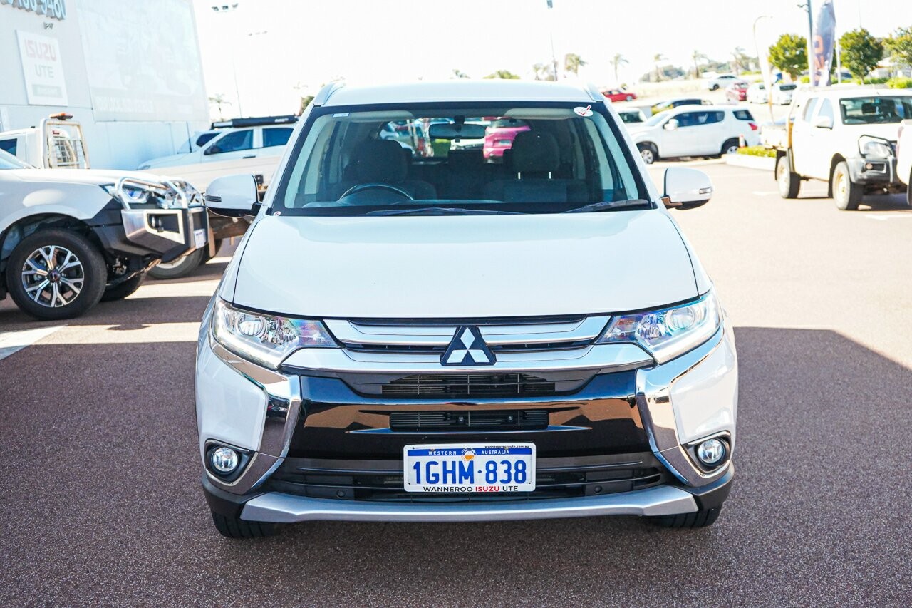 Mitsubishi Outlander image 3