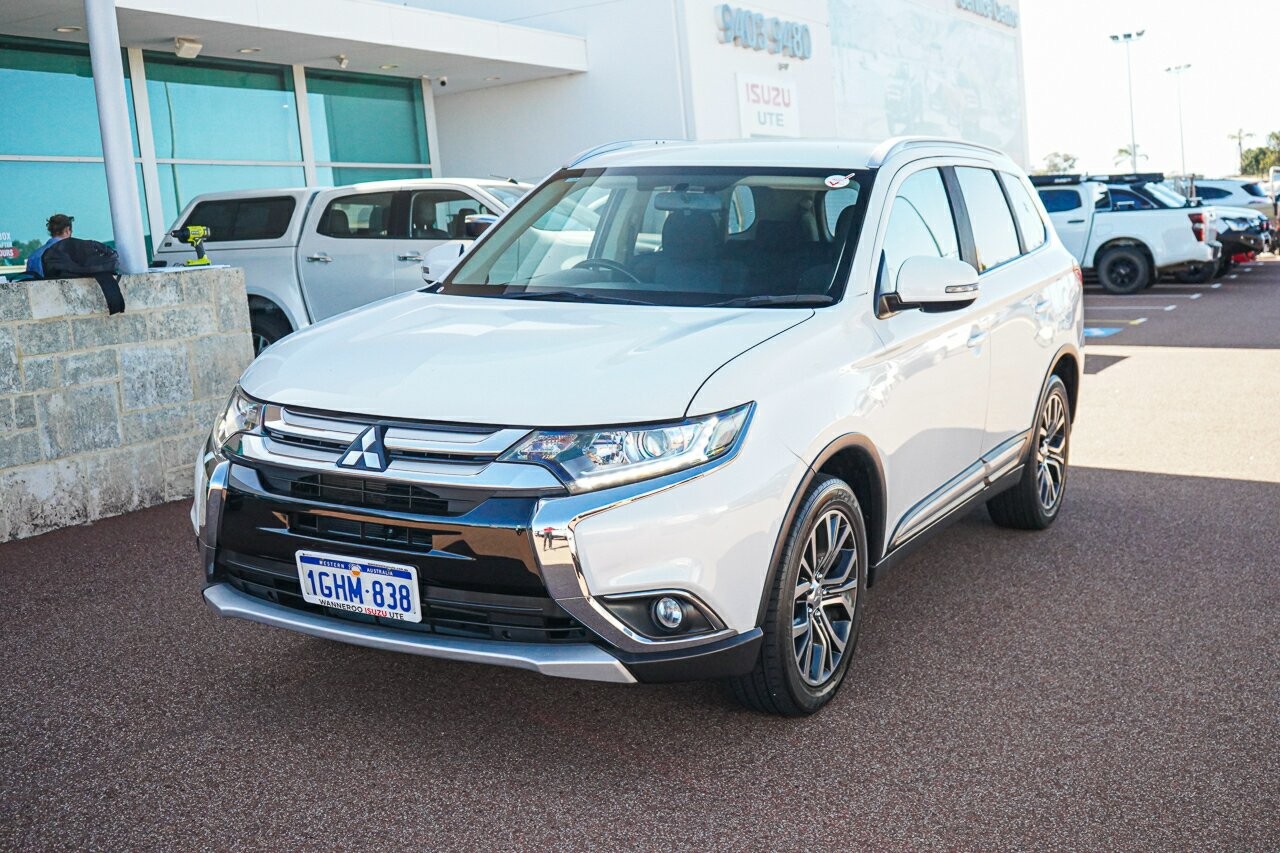 Mitsubishi Outlander image 4