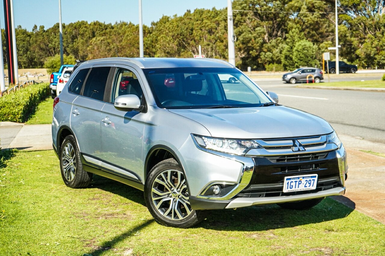 Mitsubishi Outlander image 1