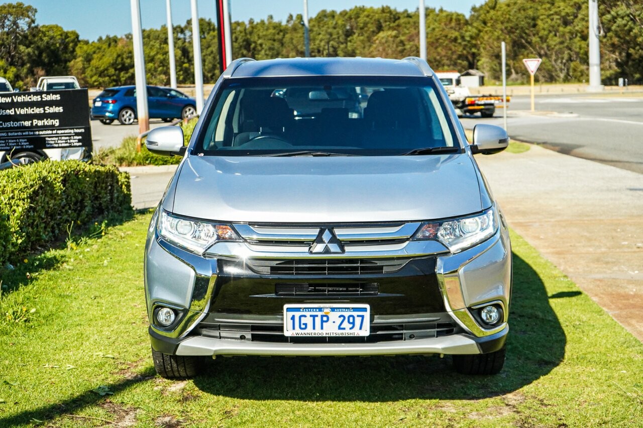 Mitsubishi Outlander image 2