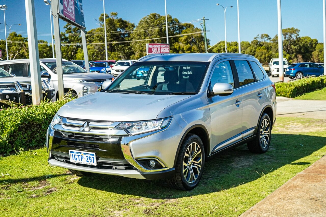 Mitsubishi Outlander image 3