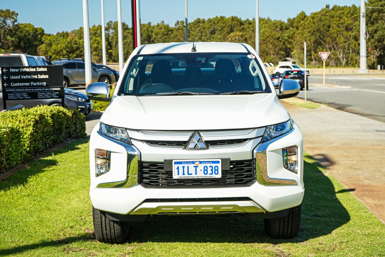 Mitsubishi Triton image 2