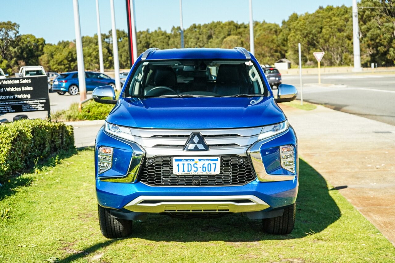 Mitsubishi Pajero Sport image 2