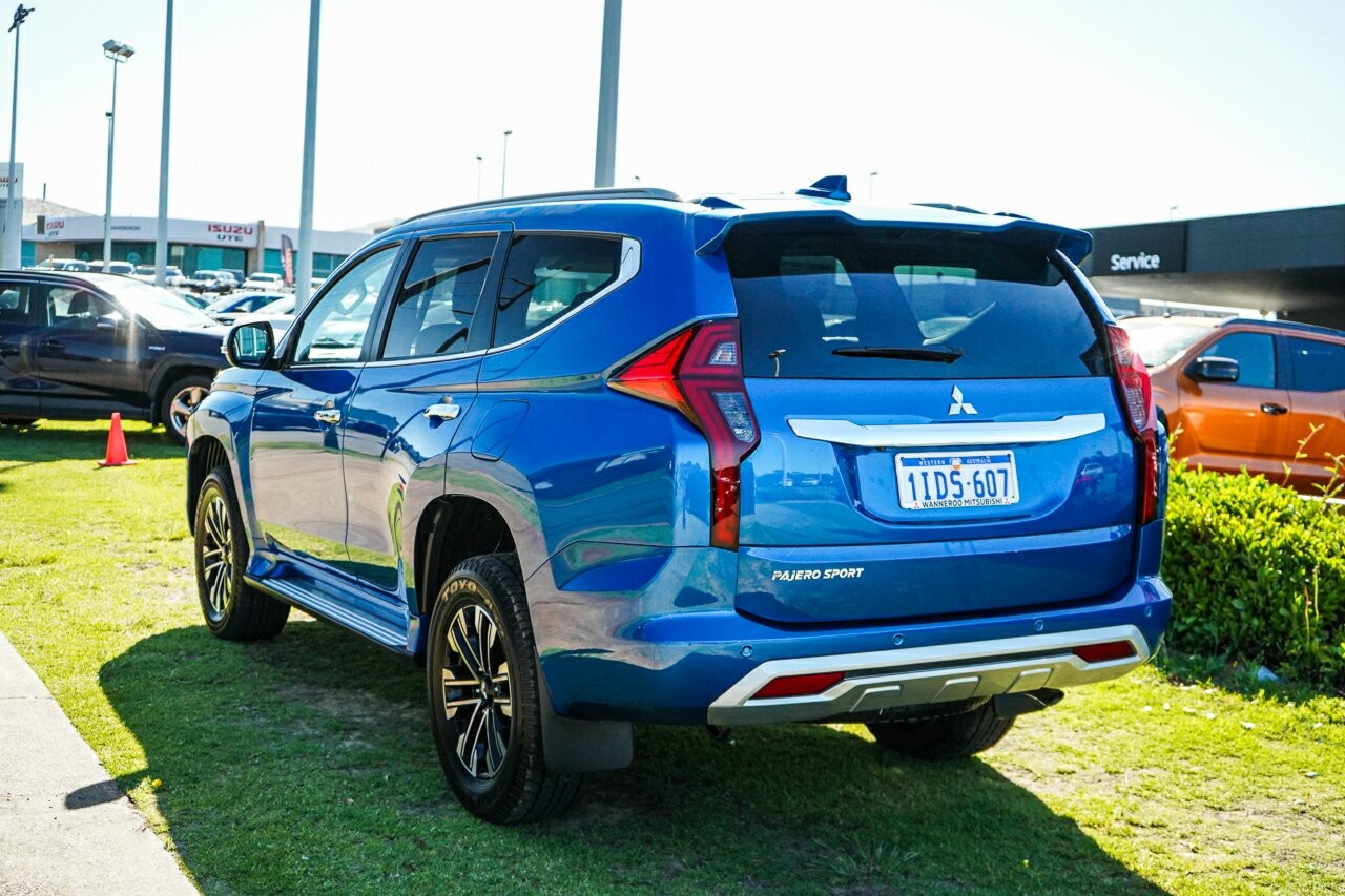 Mitsubishi Pajero Sport image 4