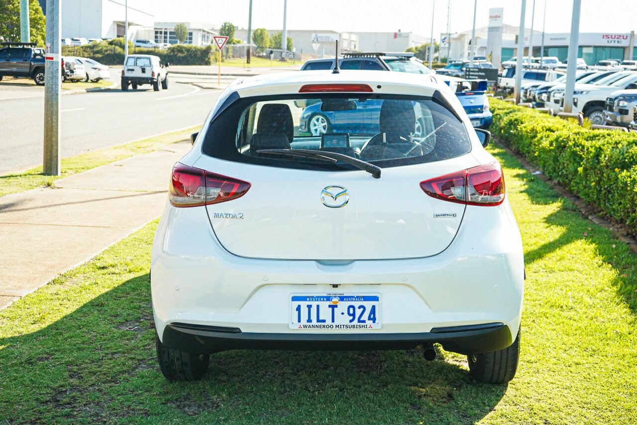 Mazda 2 image 4