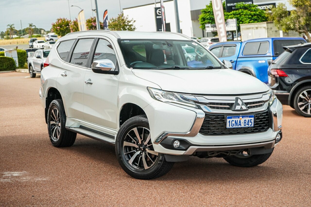 Mitsubishi Pajero Sport image 1