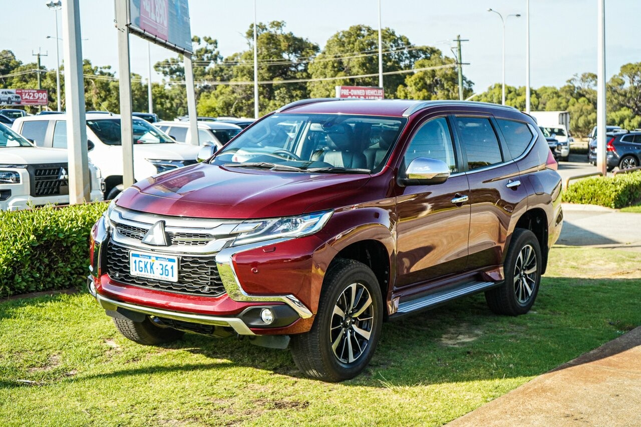 Mitsubishi Pajero Sport image 2