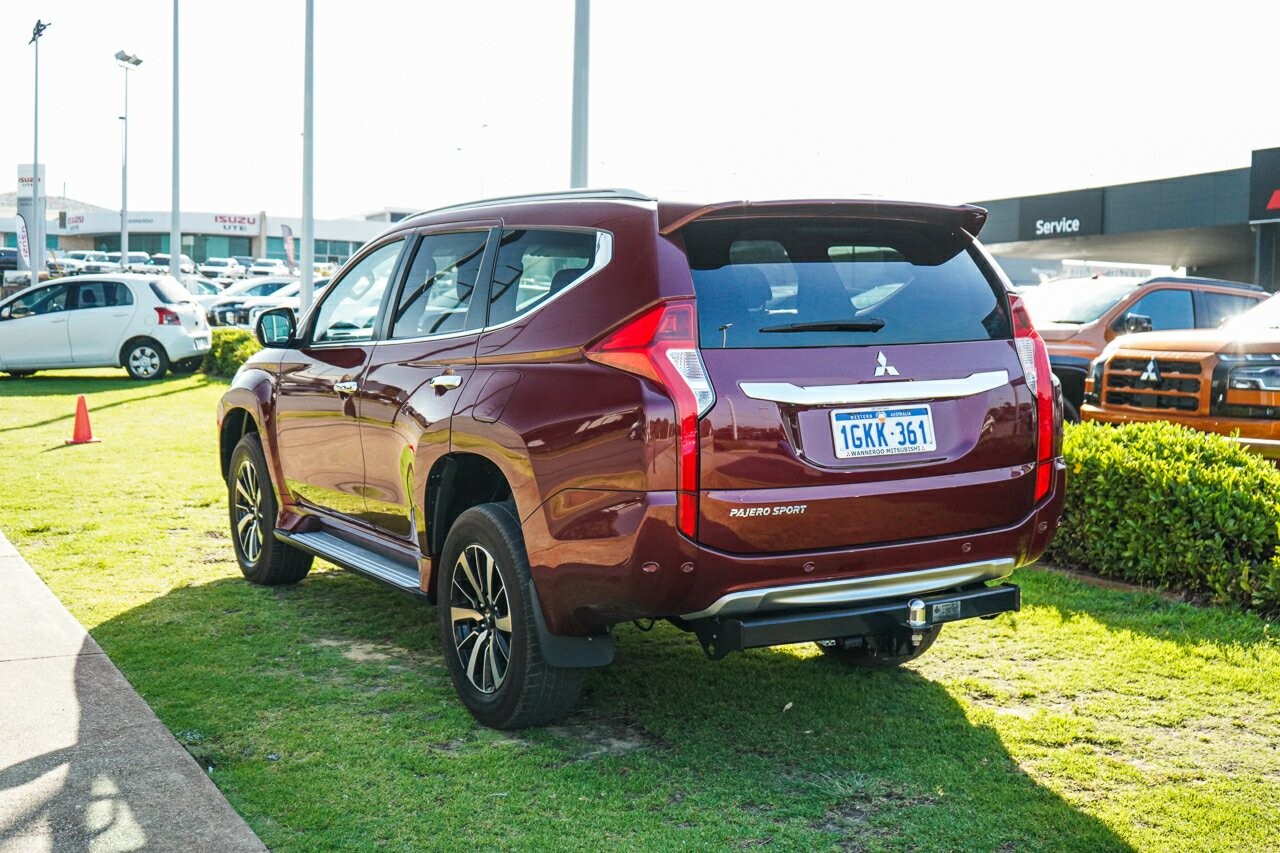 Mitsubishi Pajero Sport image 3