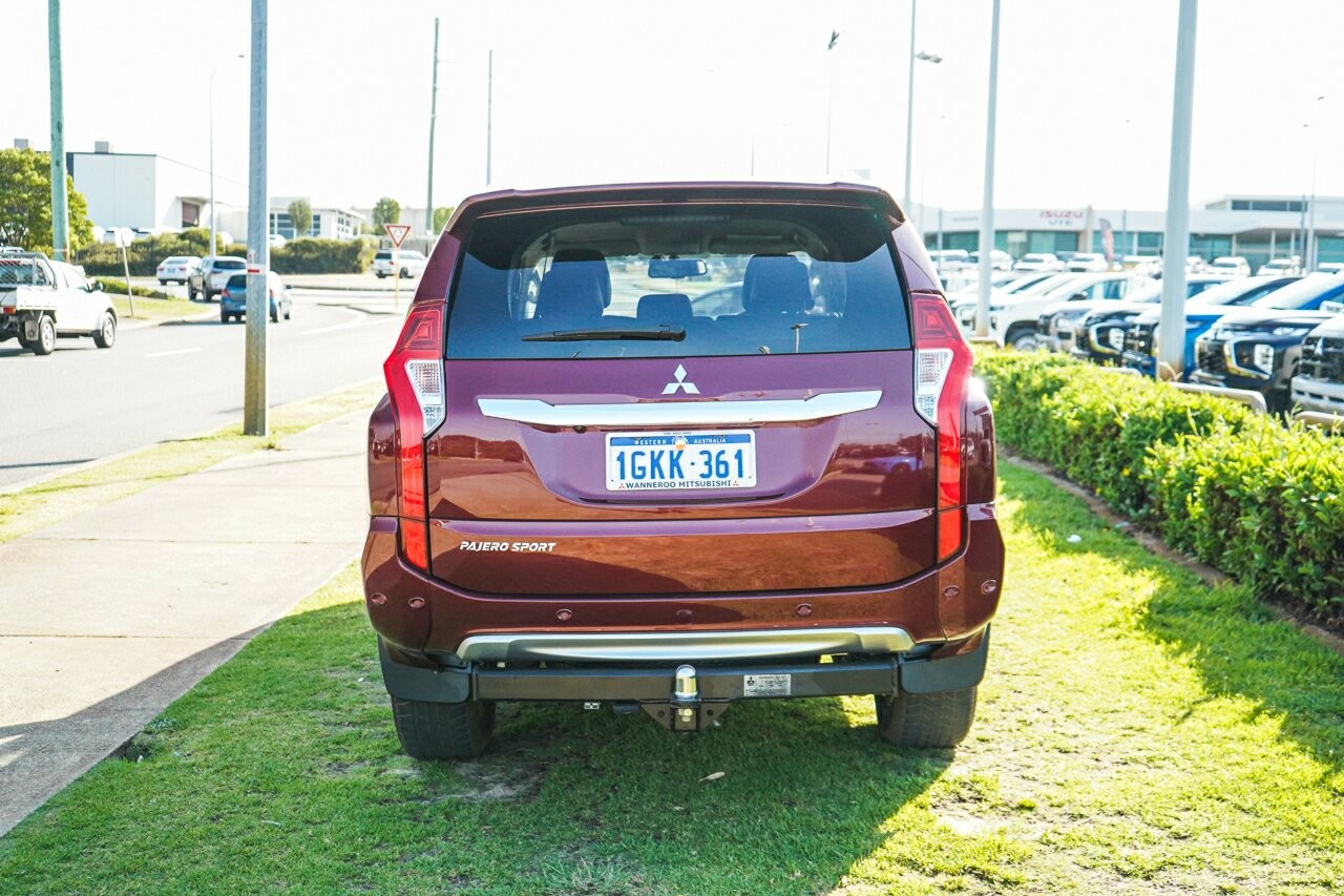 Mitsubishi Pajero Sport image 4