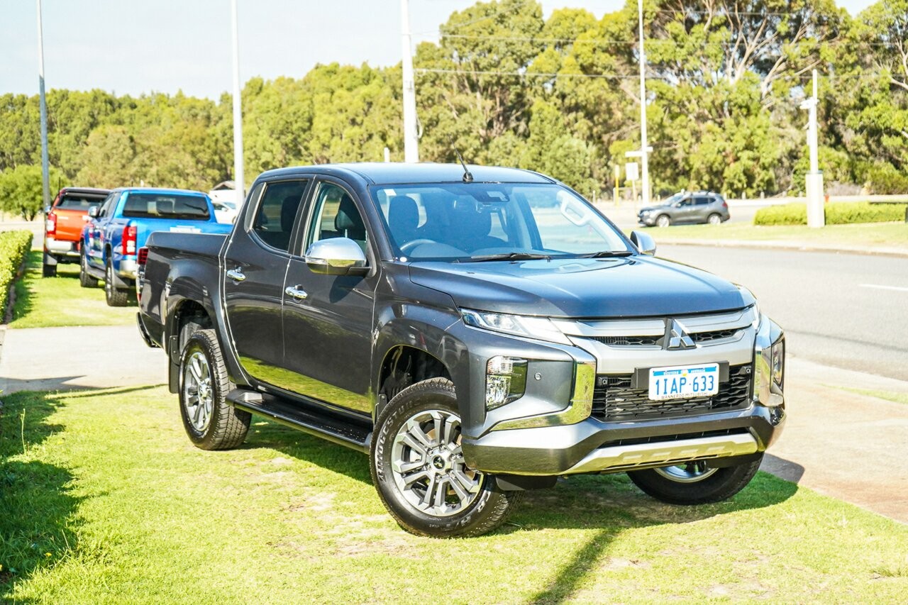 Mitsubishi Triton image 2