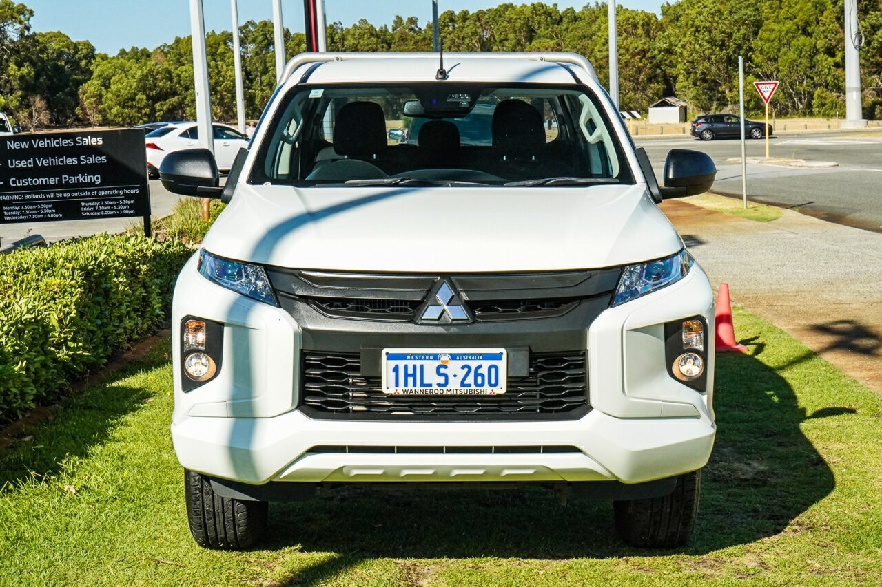 Mitsubishi Triton image 2