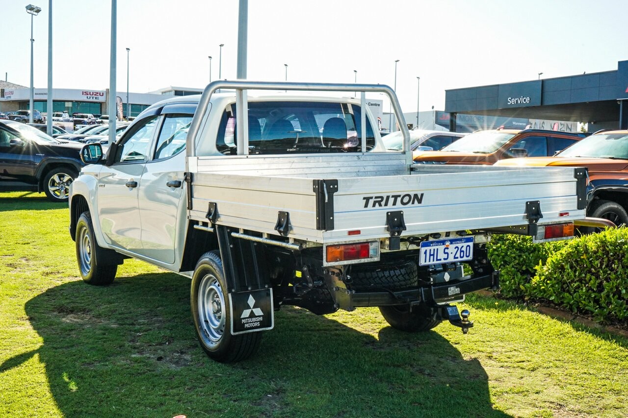 Mitsubishi Triton image 3