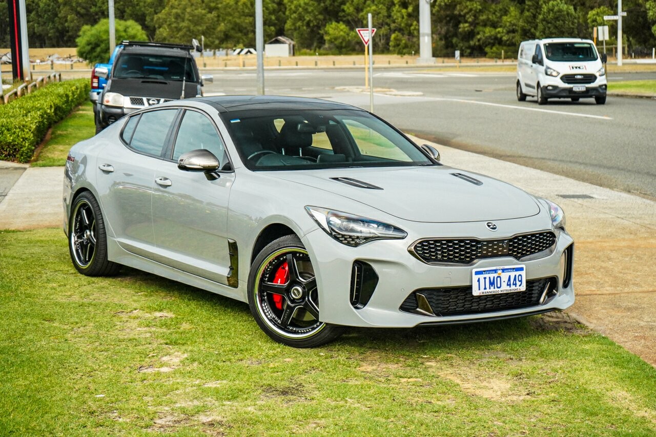 Kia Stinger image 1