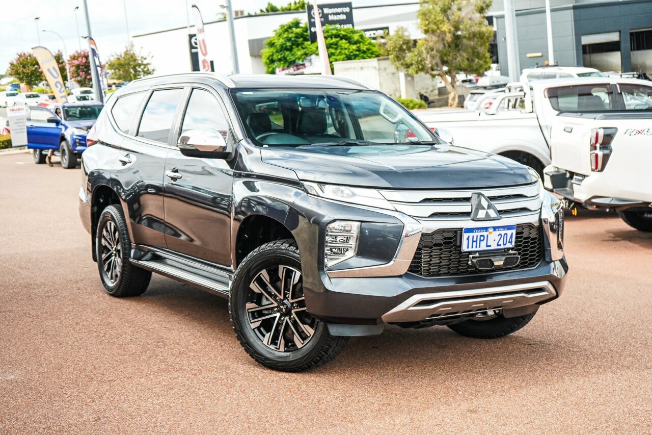 Mitsubishi Pajero Sport image 1