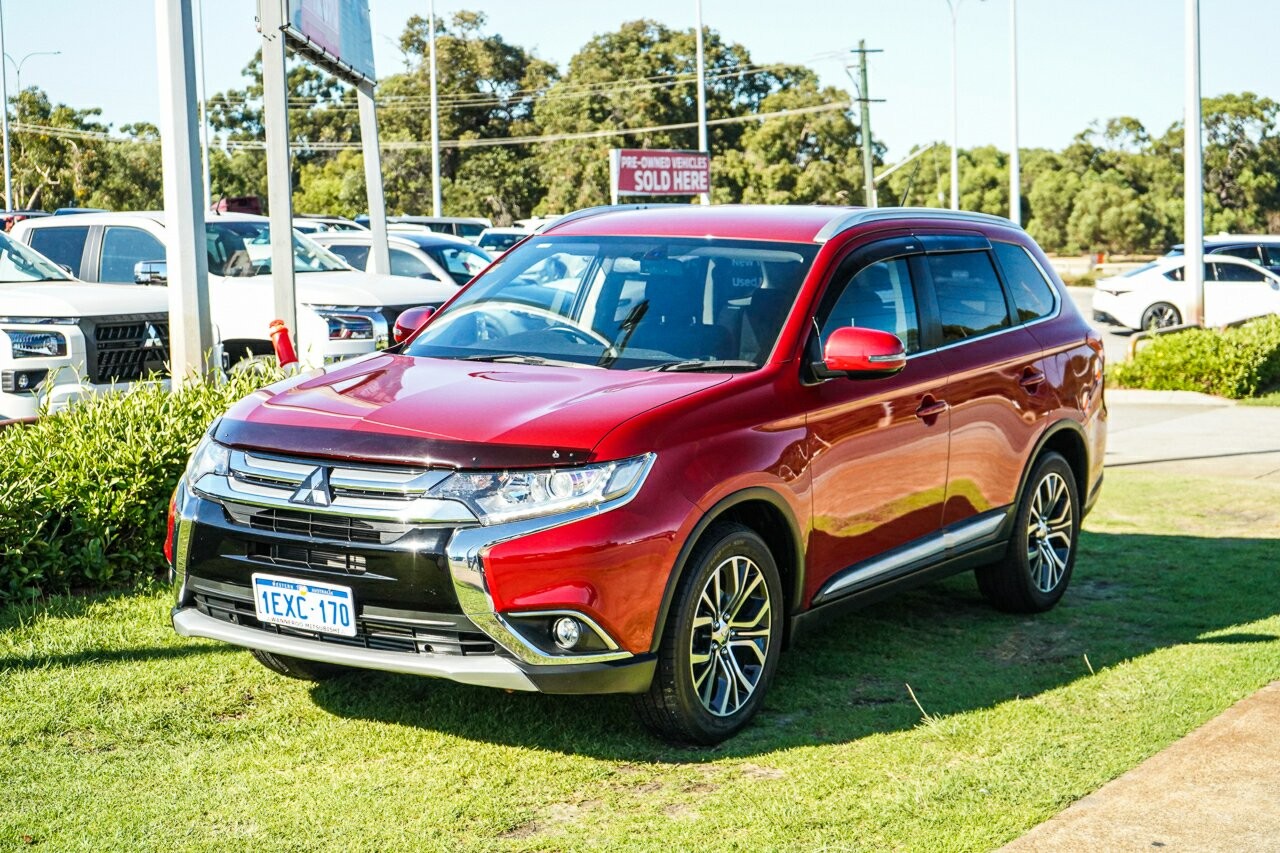 Mitsubishi Outlander image 1