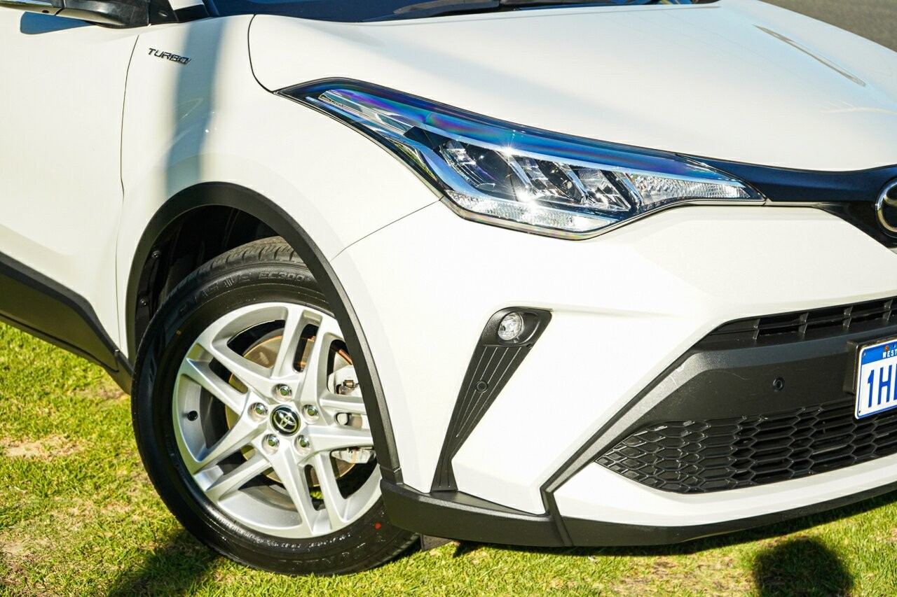 Toyota C-hr image 2