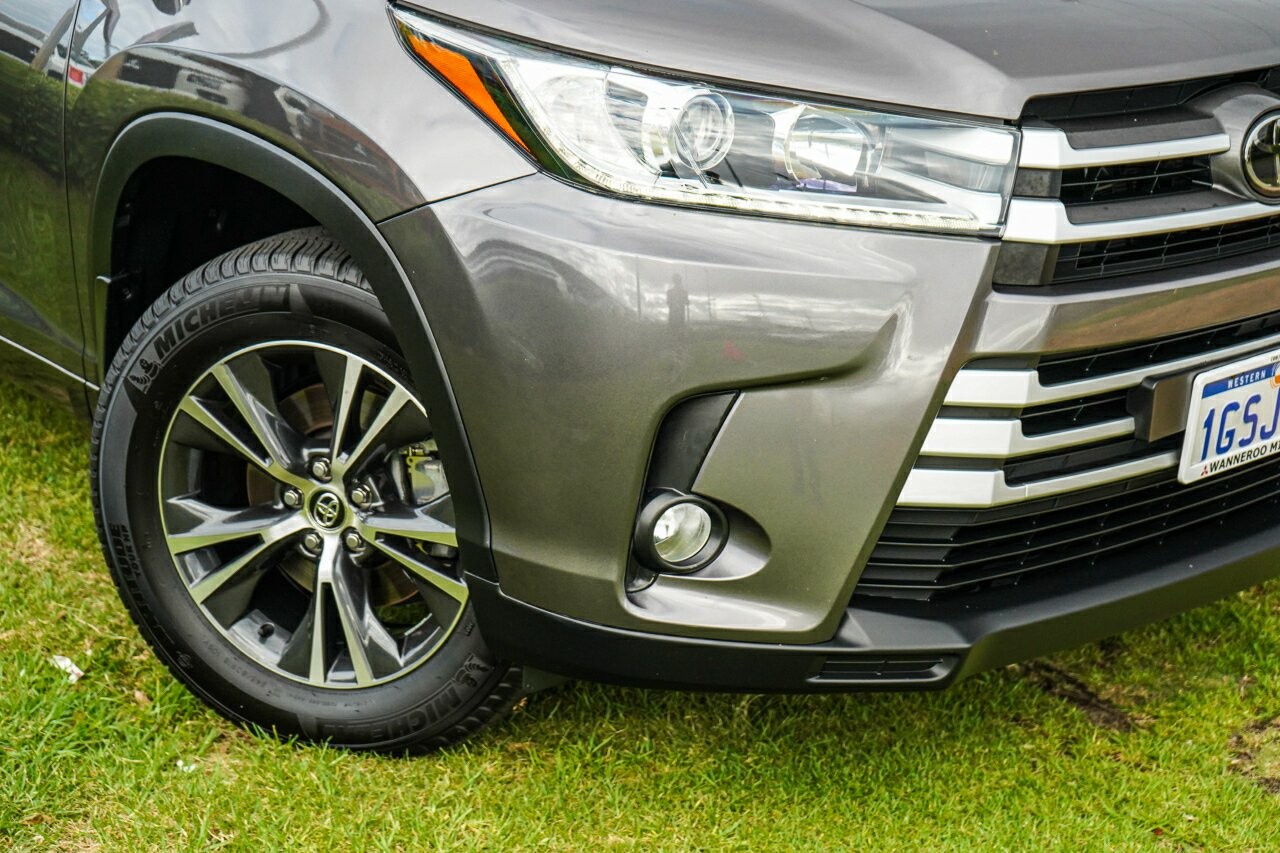 Toyota Kluger image 2