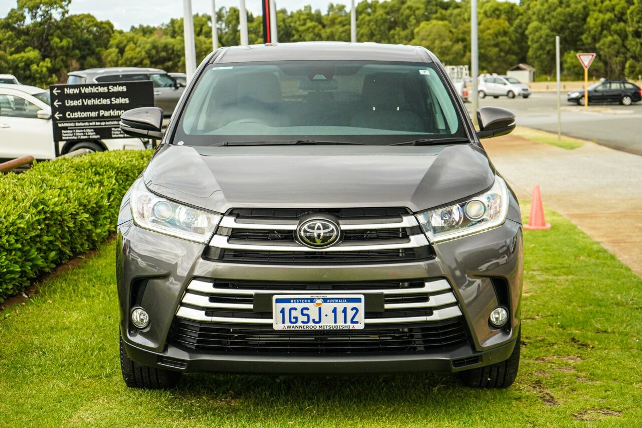 Toyota Kluger image 3