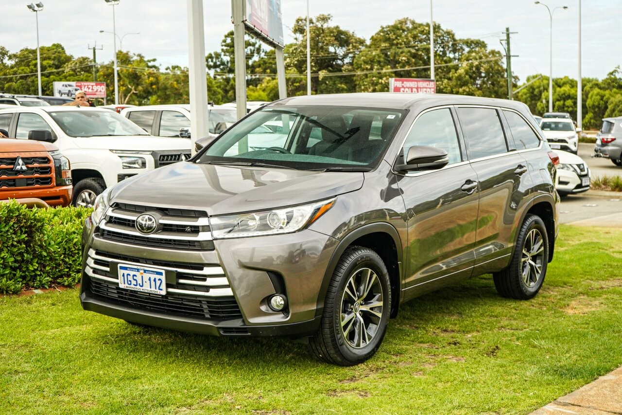 Toyota Kluger image 4