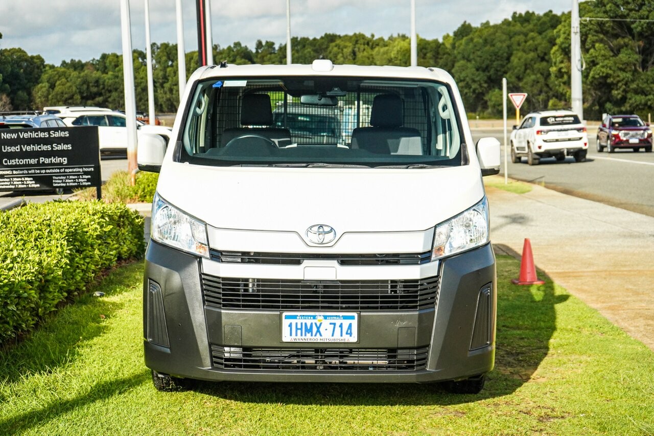 Toyota Hiace image 3