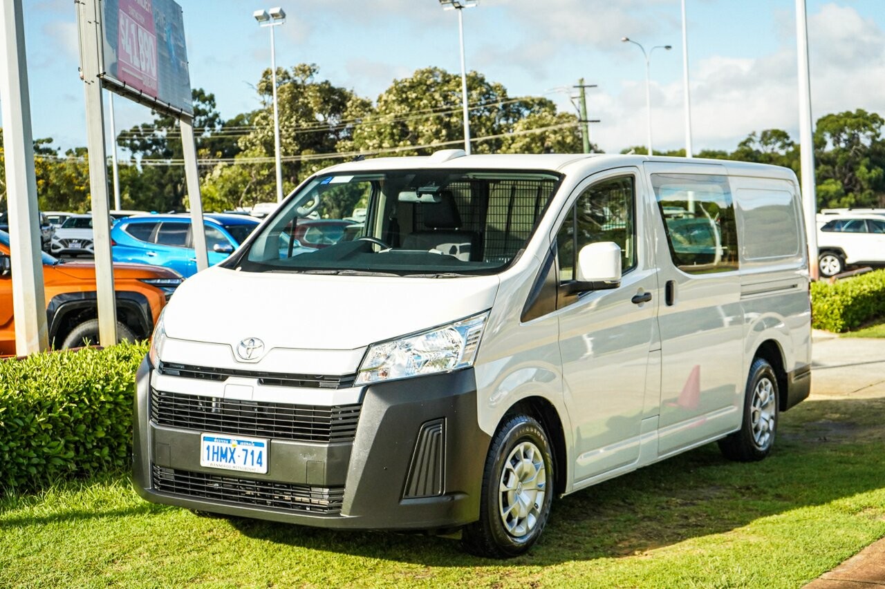 Toyota Hiace image 4