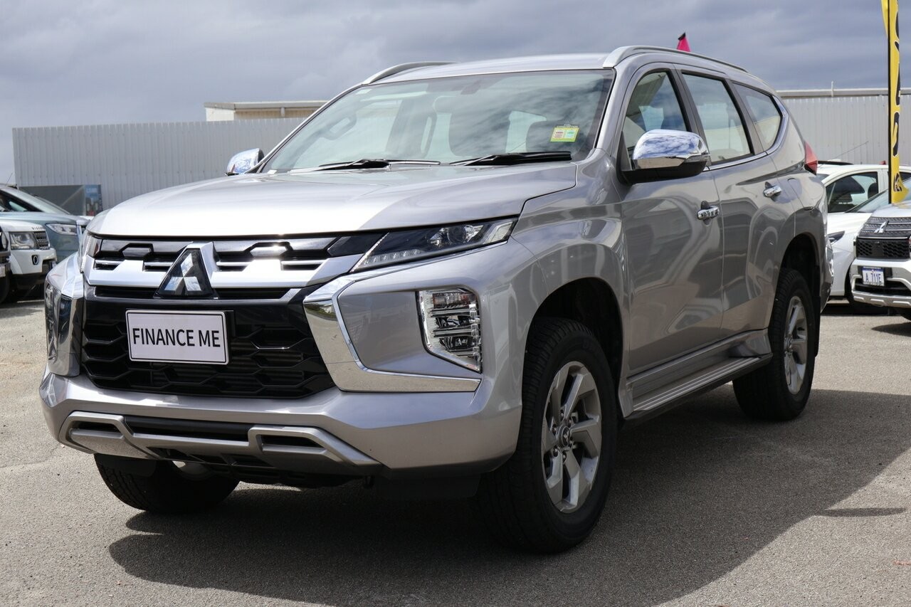 Mitsubishi Pajero Sport image 3