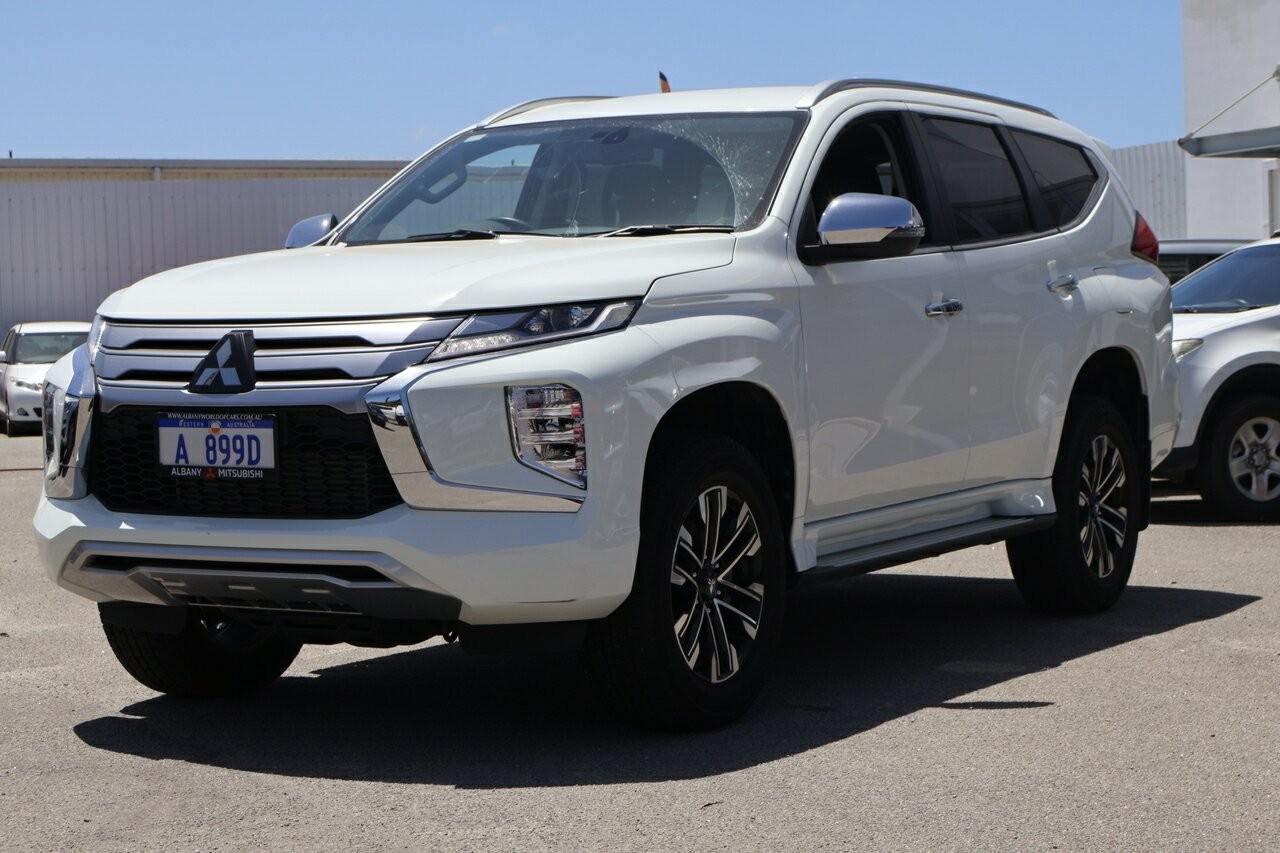 Mitsubishi Pajero Sport image 4