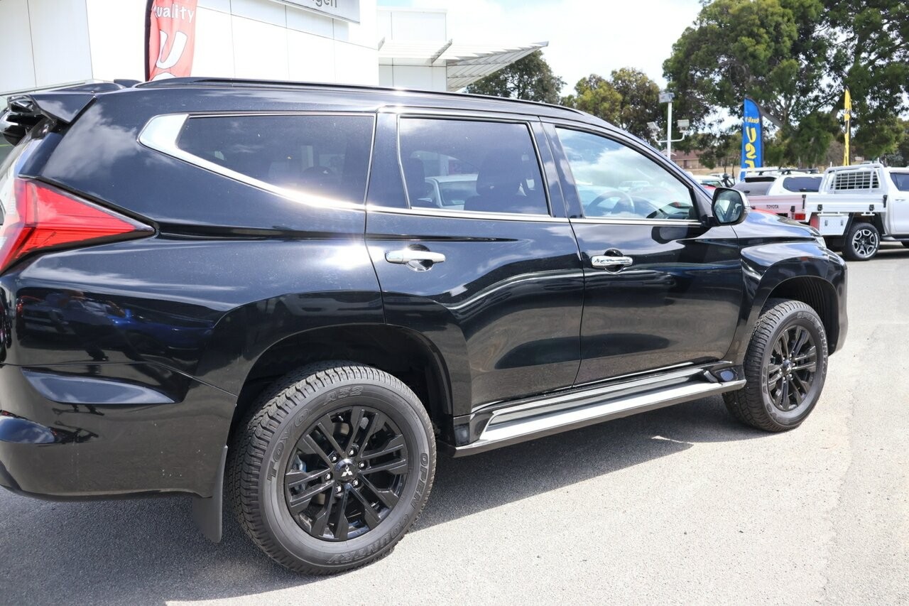 Mitsubishi Pajero Sport image 4