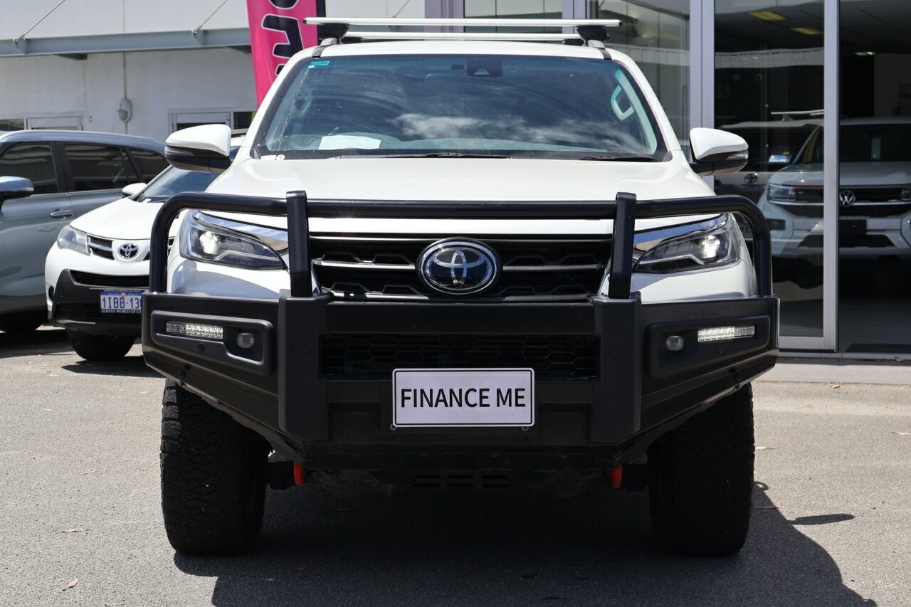 Toyota Fortuner image 3