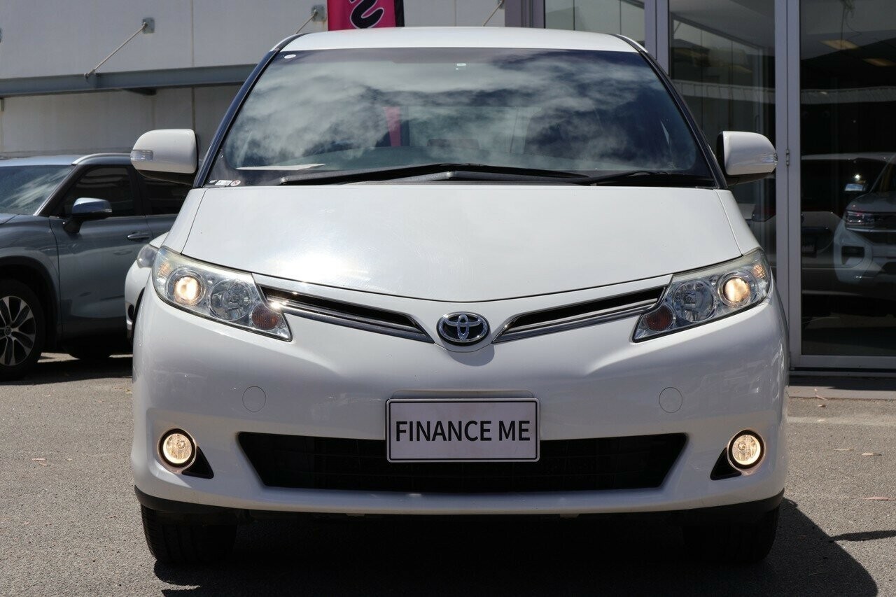 Toyota Tarago image 3