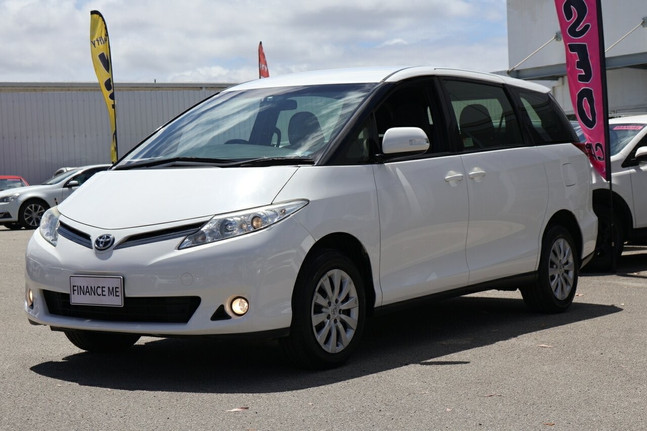 Toyota Tarago image 4